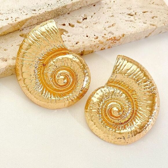 Gold Shell Earrings M500 - Picture 1 of 3